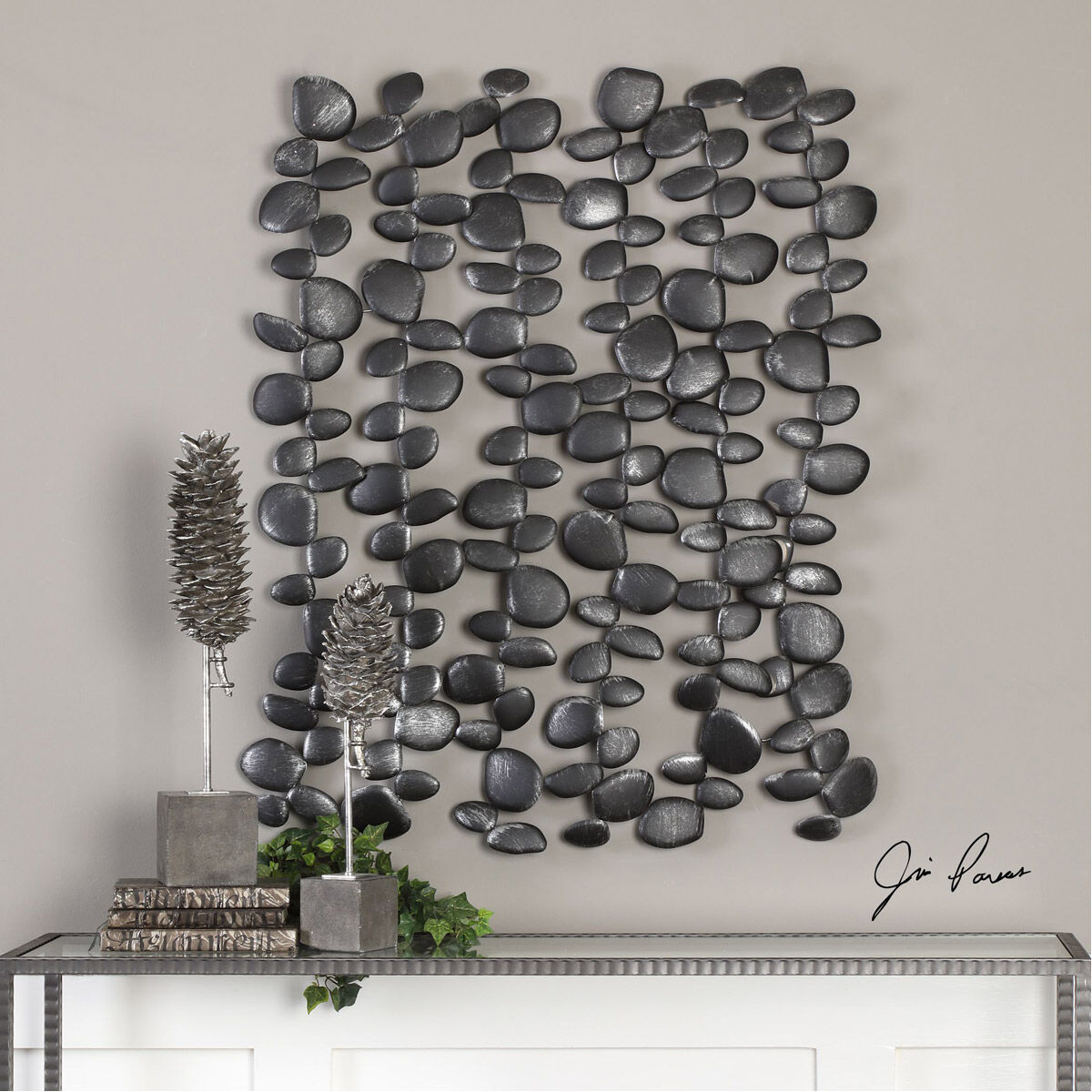 Skipping Charcoal Black with Silver Wall Accent